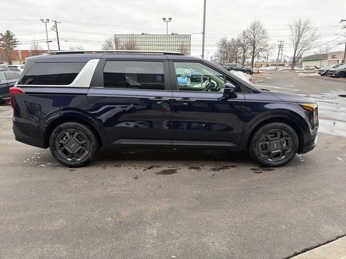 New 2026 Kia Carnival EX FWD image 5