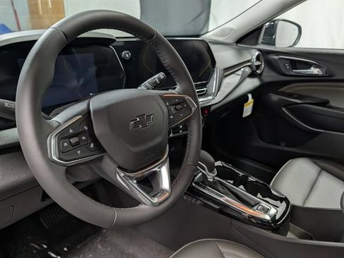 New 2026 Chevrolet Trax ACTIV w/ Sunroof Package FWD image 17