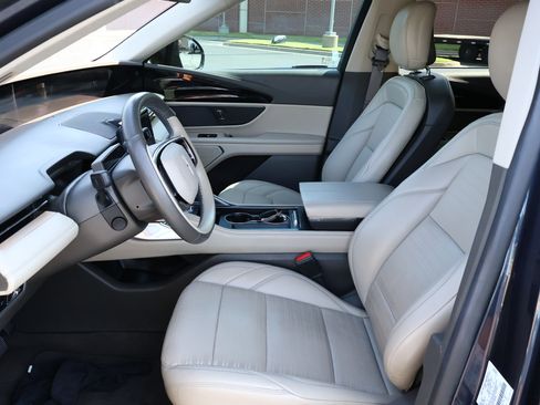 Used 2024 Lincoln Nautilus Reserve AWD/4WD image 10