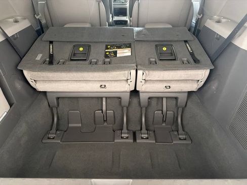 Used 2020 Toyota Sienna XLE w/ XLE Navigation Package FWD image 9