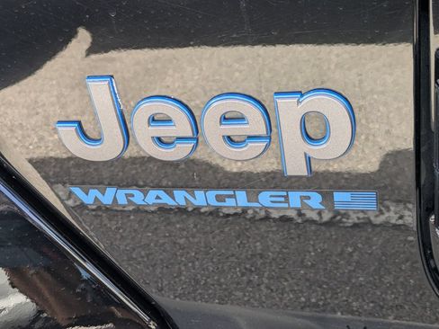 Used 2025 Jeep Wrangler Unlimited Sahara AWD/4WD image 32