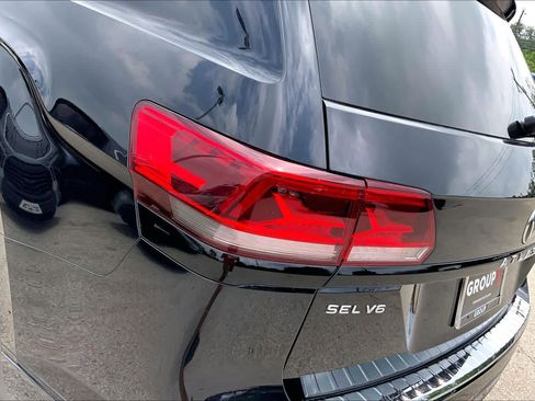 Used 2023 Volkswagen Atlas SEL R-Line AWD/4WD image 29