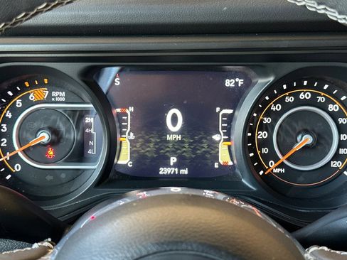 Used 2025 Jeep Wrangler Unlimited Sahara AWD/4WD image 24