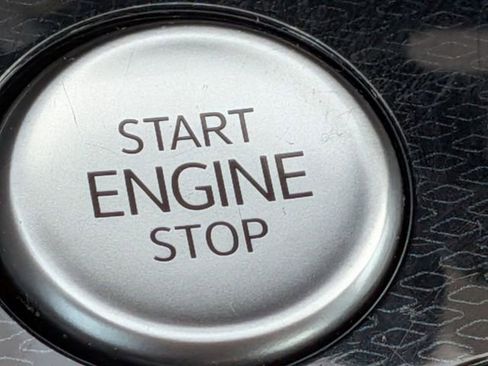 Certified 2025 Volkswagen Taos S FWD image 29
