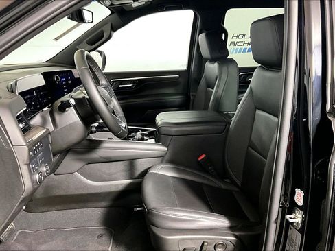 Used 2025 Chevrolet Suburban Z71 image 20