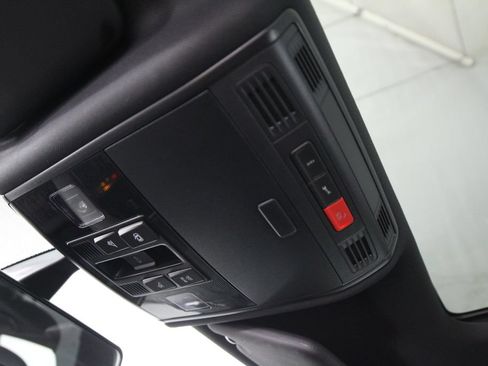 Used 2019 Volkswagen GTI SE FWD image 46