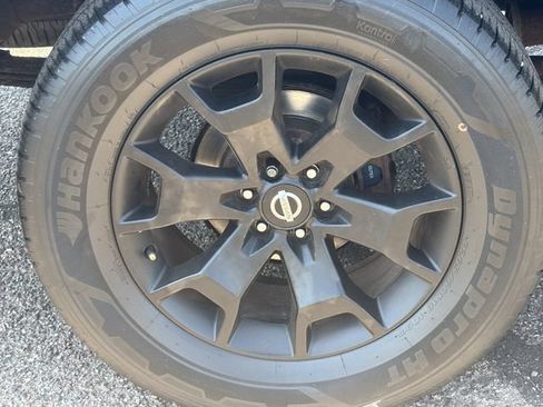 Used 2020 Nissan Frontier SV w/ Midnight Edition Floor Mats AWD/4WD image 9