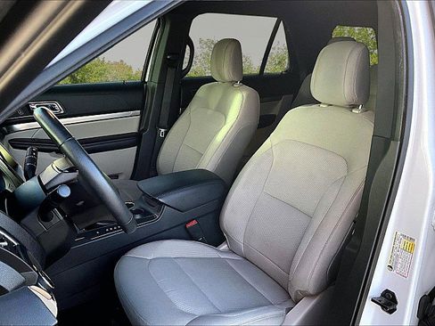 Used 2018 Ford Explorer XLT w/ Equipment Group 201A image 20