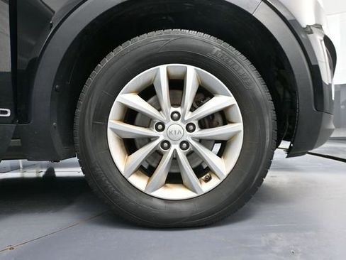 Used 2017 Kia Sorento LX w/ LX Convenience Package AWD/4WD image 15