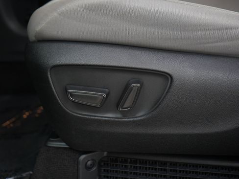 Used 2024 Toyota Sienna LE AWD/4WD image 28