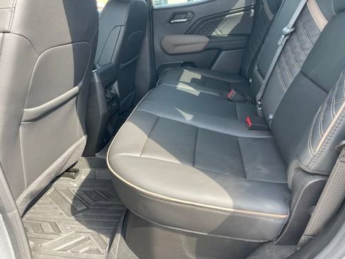Used 2024 GMC Canyon Denali AWD/4WD image 17