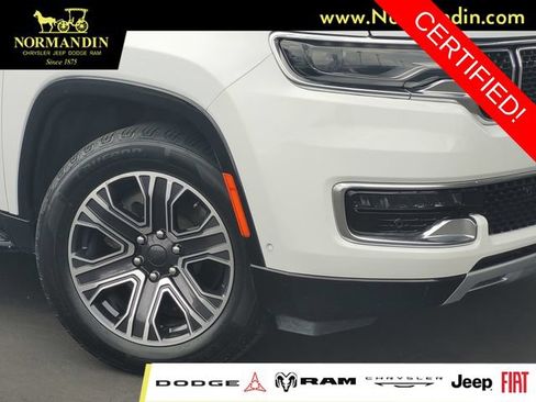 Certified 2023 Jeep Wagoneer L Series II AWD/4WD image 3