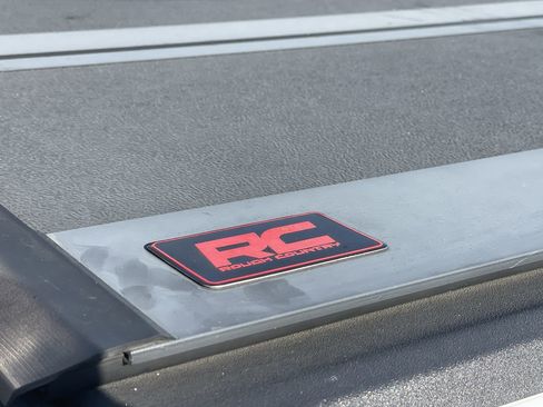 Used 2020 Jeep Gladiator Sport w/ Quick Order Package 24S image 9