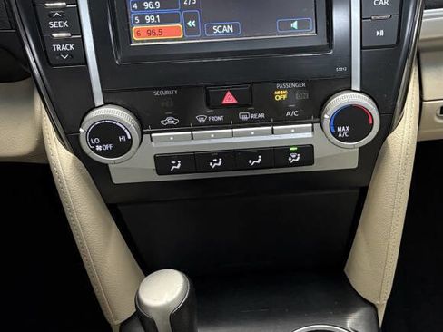 Used 2012 Toyota Camry LE image 9