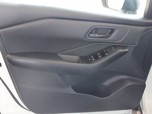 Used 2024 Nissan Rogue S FWD image 18
