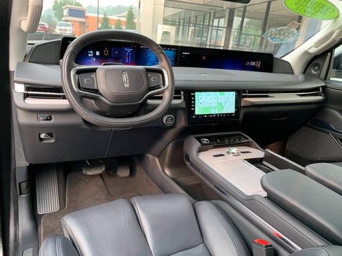 Certified 2025 Lincoln Navigator L Reserve AWD/4WD image 20