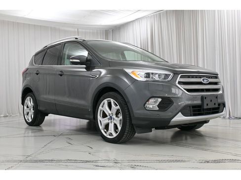 Used 2019 Ford Escape Titanium image 2