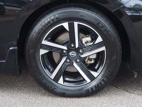 Used 2025 Nissan Sentra SV FWD image 9