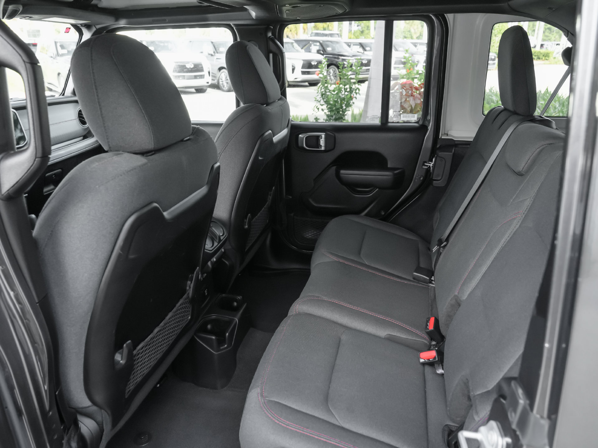 Used 2025 Jeep Wrangler Unlimited Rubicon AWD/4WD image 35