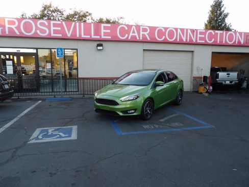 Used 2018 Ford Focus SEL image 1