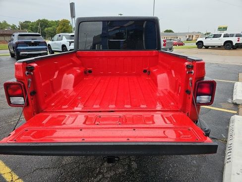 Used 2023 Jeep Gladiator Sport image 18