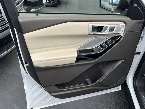 Certified 2022 Ford Explorer Platinum w/ Equipment Group 601A image 10