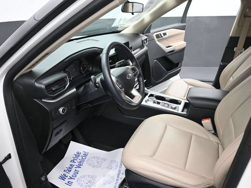 Used 2022 Ford Explorer XLT w/ Equipment Group 202A AWD/4WD image 19