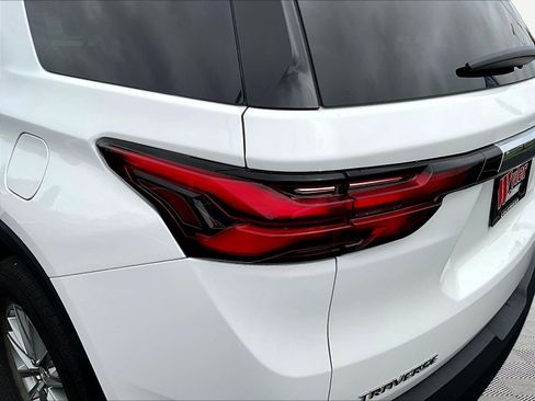 Used 2023 Chevrolet Traverse LT FWD image 23