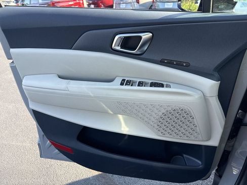 New 2026 Kia Carnival EX FWD image 23