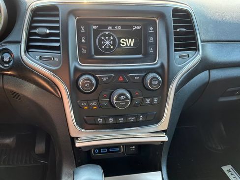 Used 2017 Jeep Grand Cherokee Laredo AWD/4WD image 25