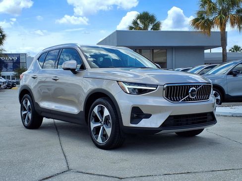 Certified 2023 Volvo XC40 B5 Plus w/ Driver Assist Package AWD/4WD image 2