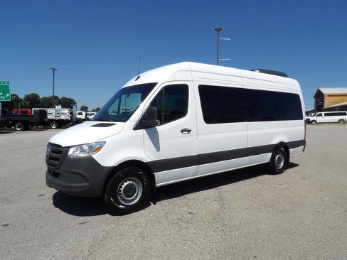 Used 2025 Mercedes-Benz Sprinter 2500 image 3