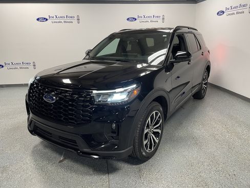 Used 2025 Ford Explorer ST-Line image 3