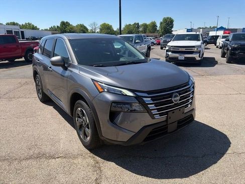 Used 2025 Nissan Rogue SV AWD/4WD image 8
