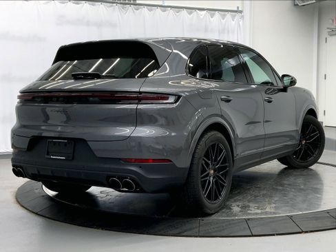 Used 2025 Porsche Cayenne image 7