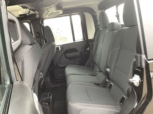 New 2025 Jeep Gladiator Sport image 17