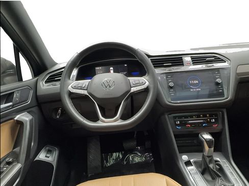 Used 2022 Volkswagen Tiguan SE w/ Panoramic Sunroof Package AWD/4WD image 35