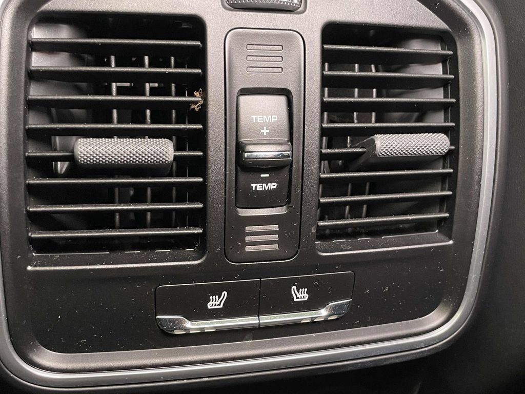 Certified 2026 Porsche Macan AWD/4WD image 25