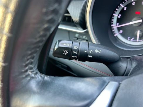 Used 2022 Toyota Highlander XSE FWD image 21