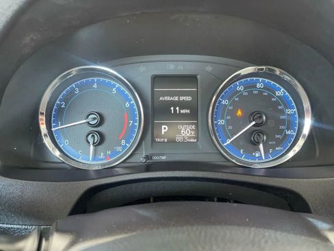 Used 2017 Toyota Corolla LE image 3