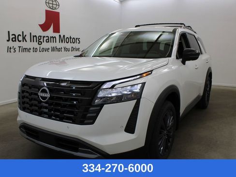 New 2026 Nissan Pathfinder SL image 1