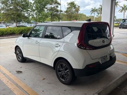 Used 2021 Kia Soul EX image 3