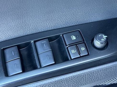 Used 2025 Toyota Camry SE FWD image 12