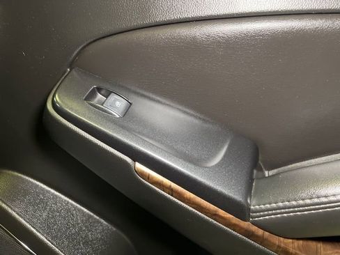 Used 2018 Chevrolet Suburban LT image 69