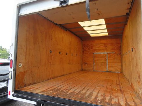 Used 2018 Chevrolet Express 3500 w/ Driver Convenience Package RWD image 16