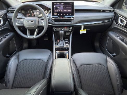 New 2026 Jeep Compass Latitude image 10