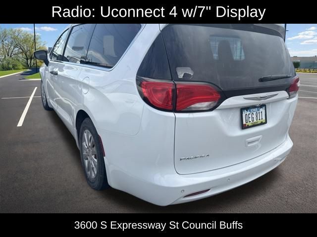 Used 2018 Chrysler Pacifica L FWD image 10
