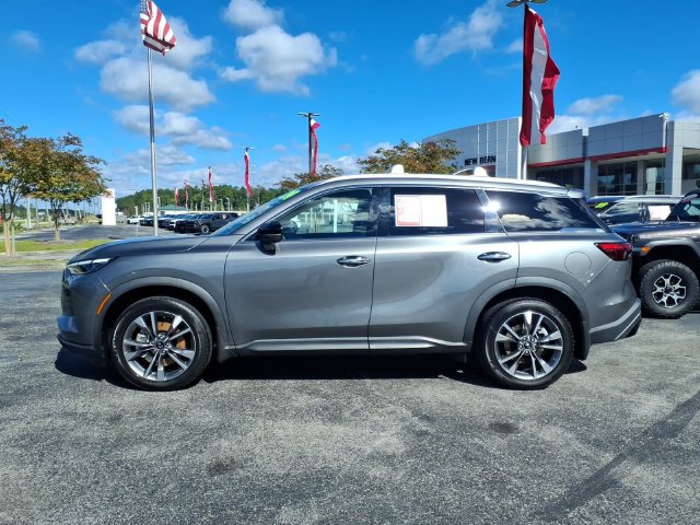 Used 2024 INFINITI QX60 Luxe w/ Vision Package FWD image 3