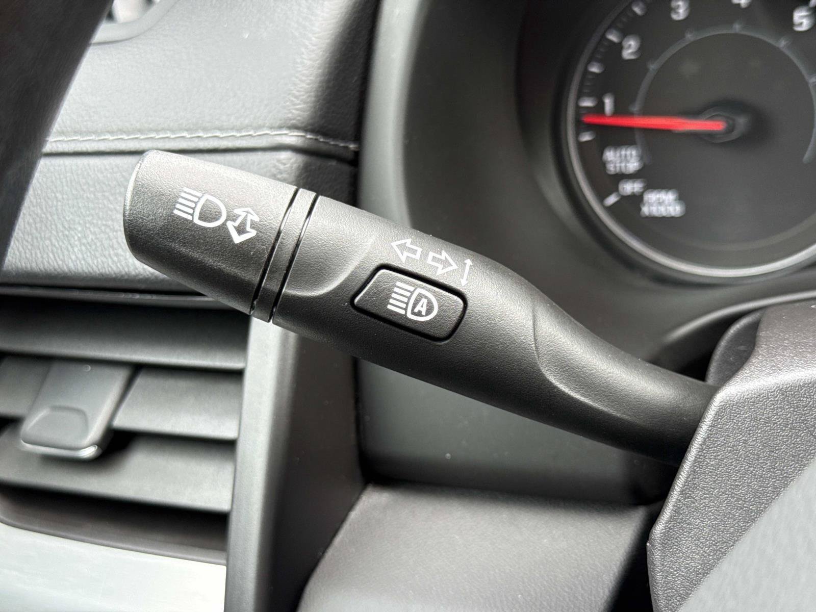 Used 2022 GMC Terrain SLE w/ Driver Convenience Package AWD/4WD image 11