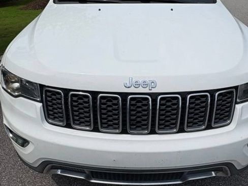 Used 2017 Jeep Grand Cherokee Limited AWD/4WD image 4